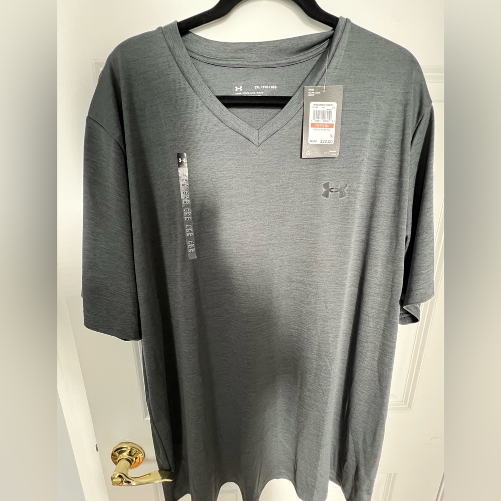 NWT-UA Tech Tee